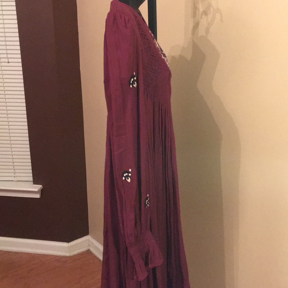 NWT WOMEN’S FREE PEOPLE WINE EMBROIDERED MINIDRESS - Picture 4 of 8